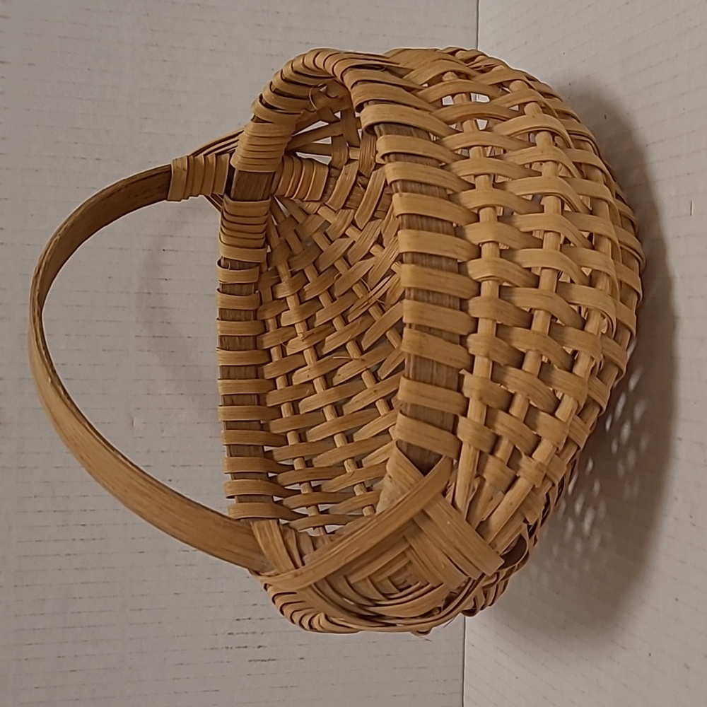 Beautiful Egg Basket - Picture 5 of 16